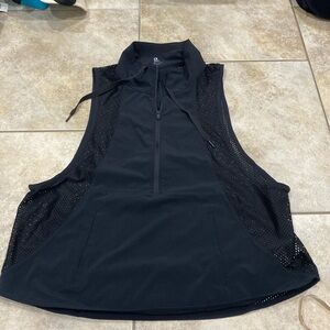 Mesh gap workout top